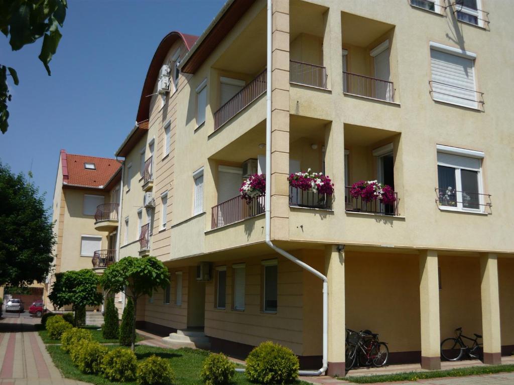 Lux Apartmanok Hajdúszoboszló Værelse billede