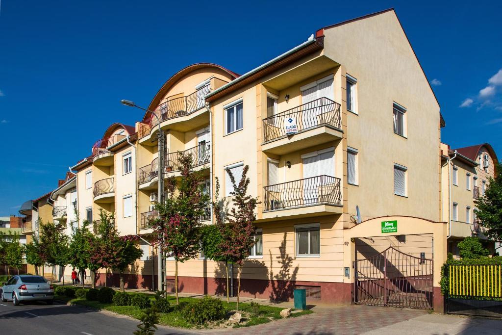 Lux Apartmanok Hajdúszoboszló Værelse billede