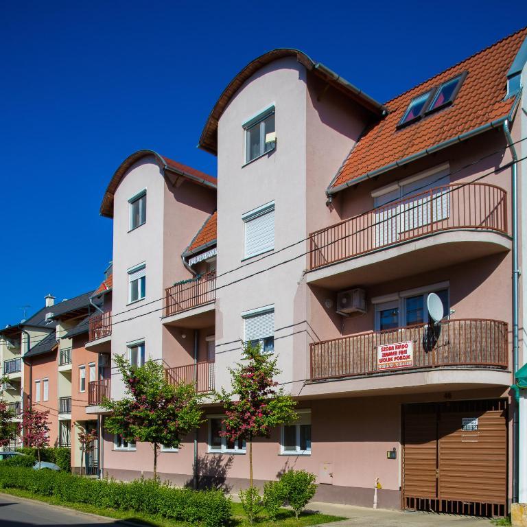 Lux Apartmanok Hajdúszoboszló Værelse billede